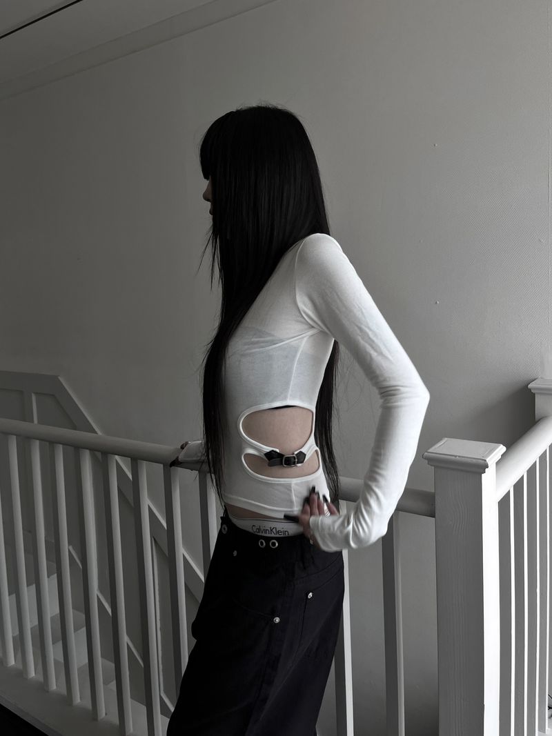 slim buckle hole slit T (2color)