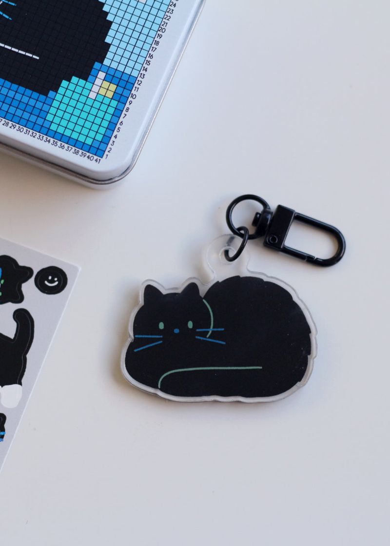 hunched cat keyring
