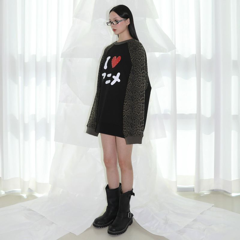 CLUT STUDIO（クラットスタジオ）の「I LOVE ANIME Raglan Sweatshirt - LEOPARD（Tops）」