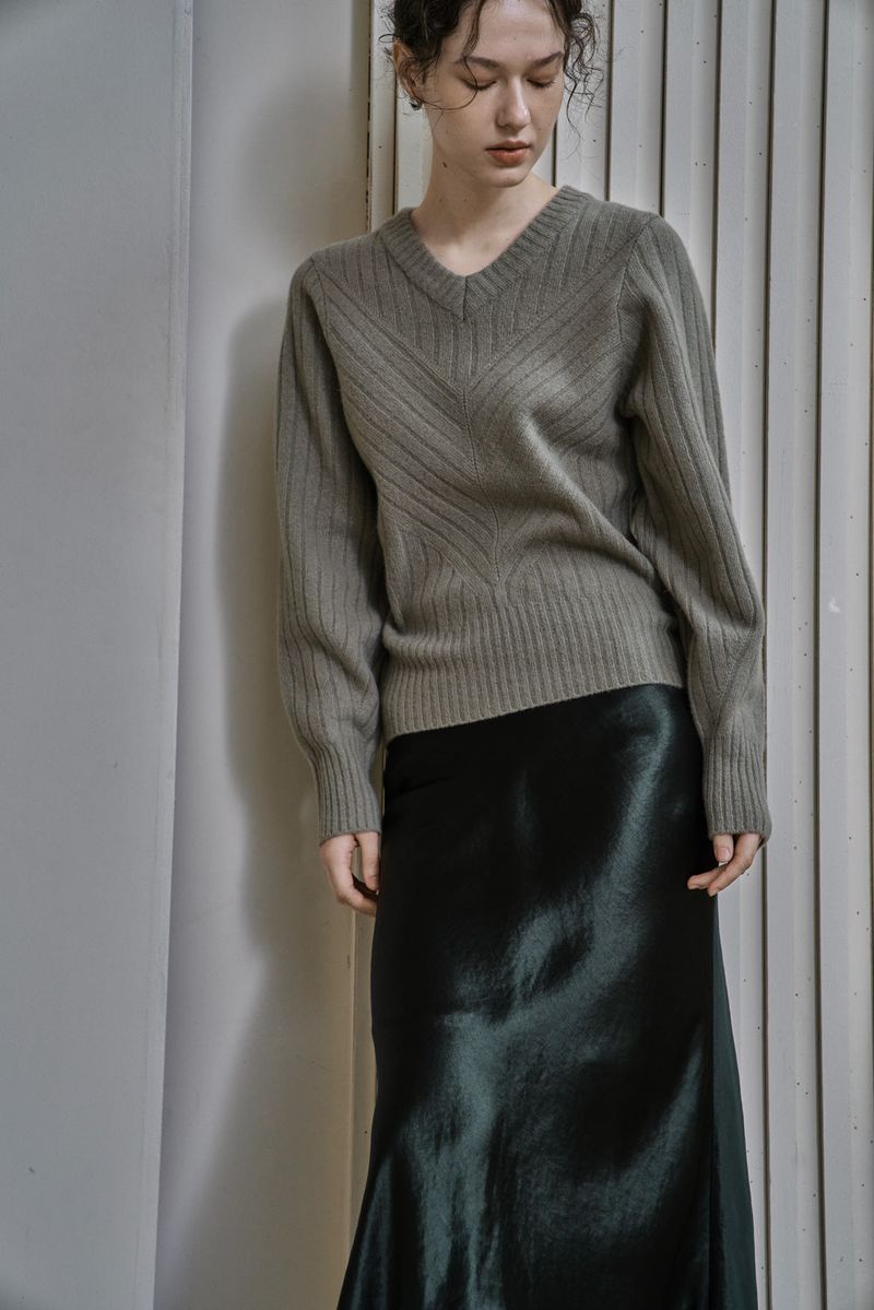RIBBED V-KNIT TOP_L.GREEN