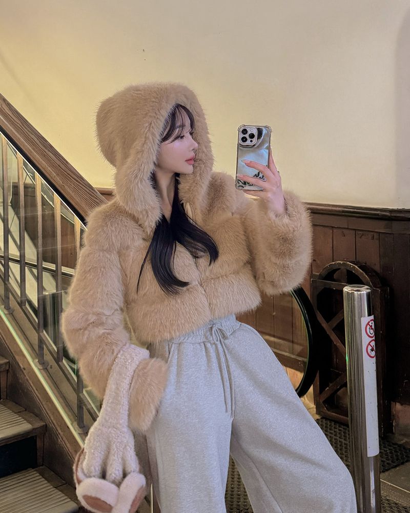 MAYBINS（メイビンス）の「Fur Crop Hooded Jacket（Jackets/Outerwear）」