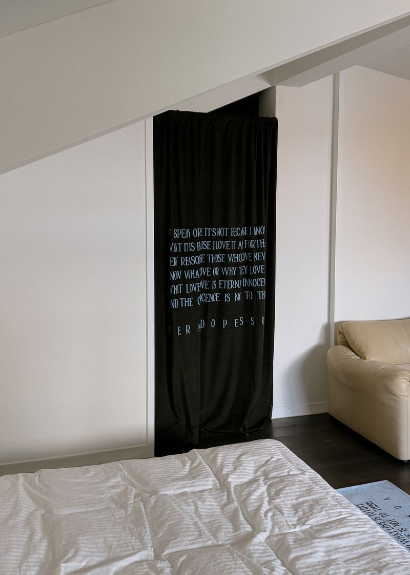 LNL pessoa black curtain