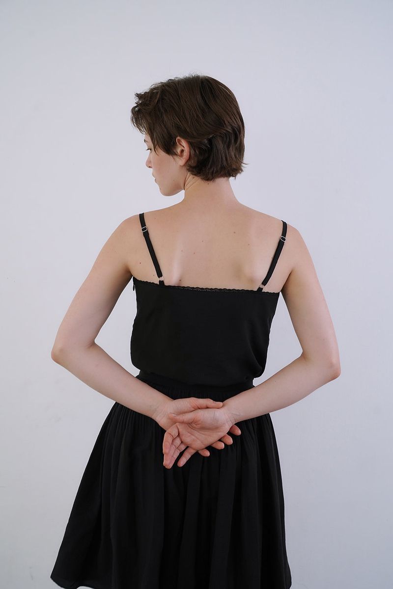Sleek lace sleeveless_black