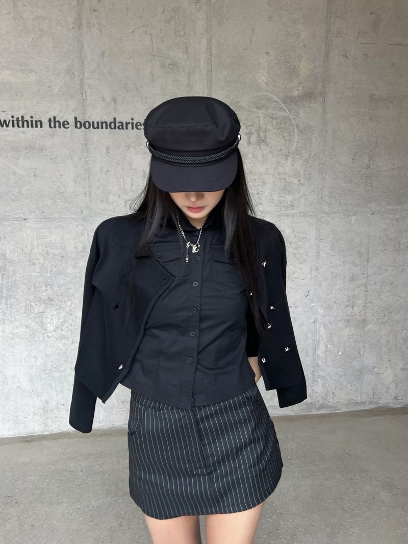 Classic Noir Metal Button Black Loop Sailor Cap (Black)