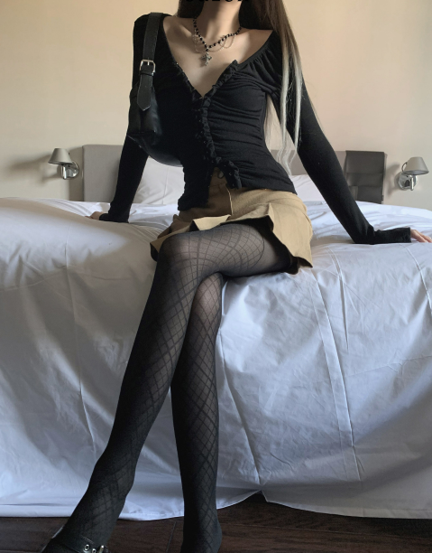 suzen（スゼン）の「Lips shirring hook top (black)（Tops）」