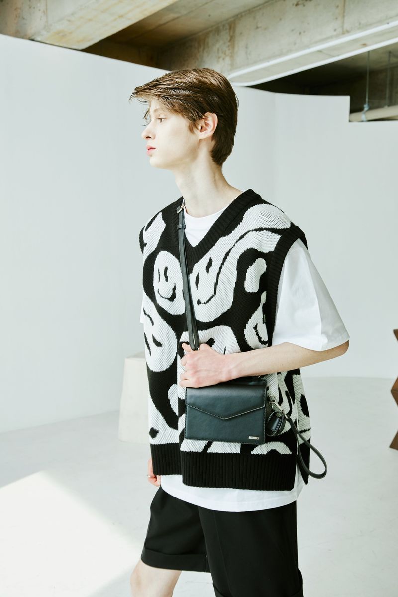 WIDTH SQUARE LEATHER MINIMAL BAG
