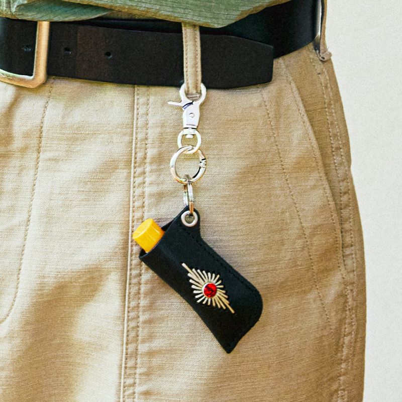 stud & wax thread lighter case keyring black