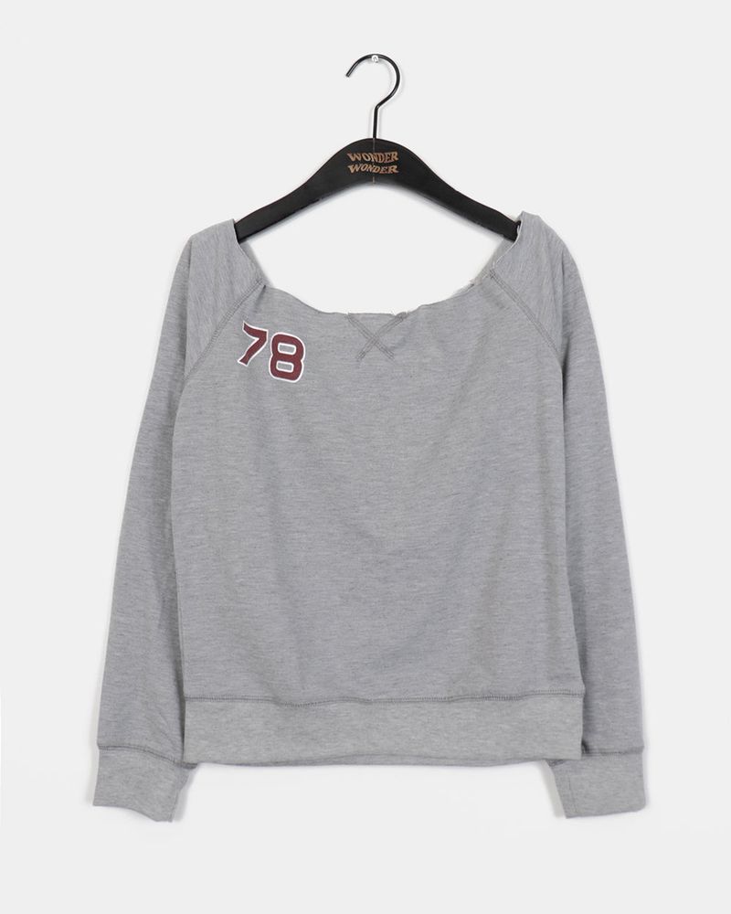 Linbu 87 Patch Off-Shoulder Sweatshirt