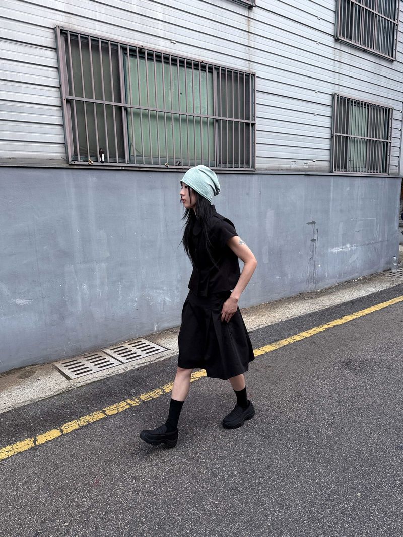 DOUBLE BUTTON PLEATS SKIRT