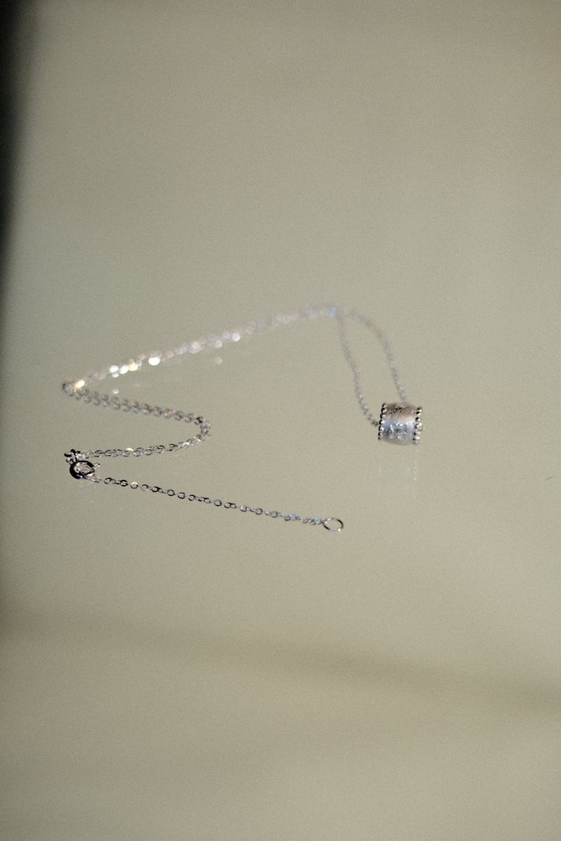 SPARKLE CYLINDER NECKLACE