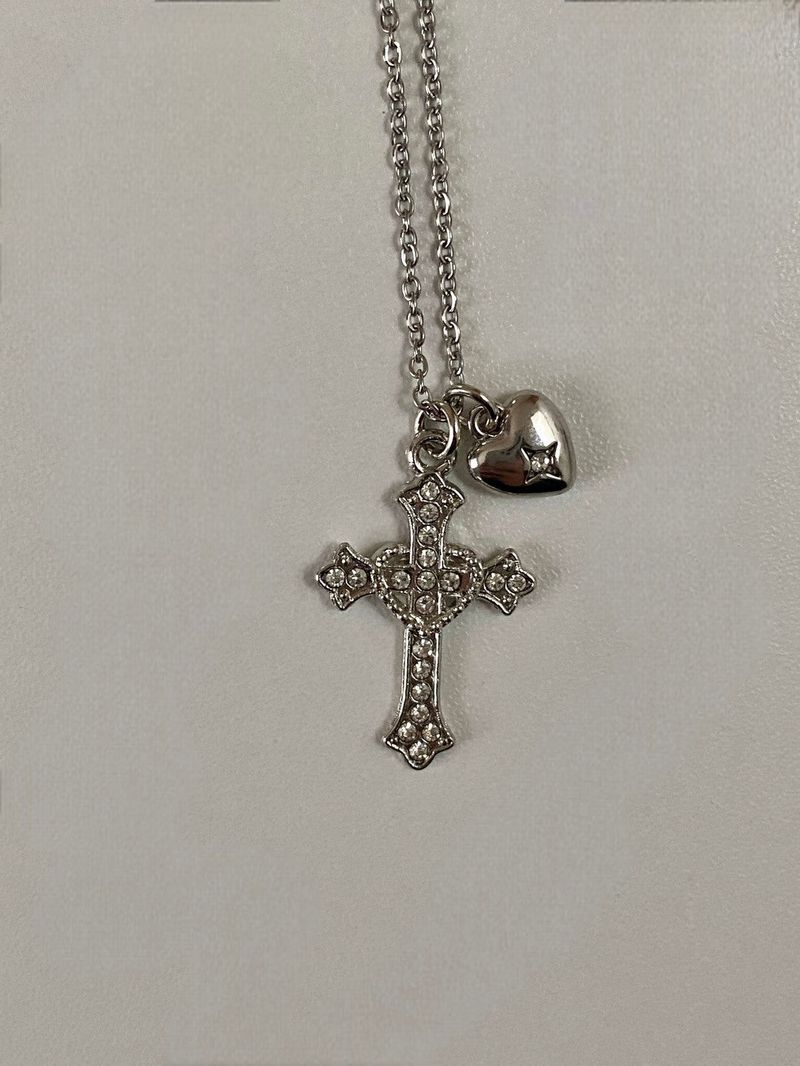 chain charm necklace