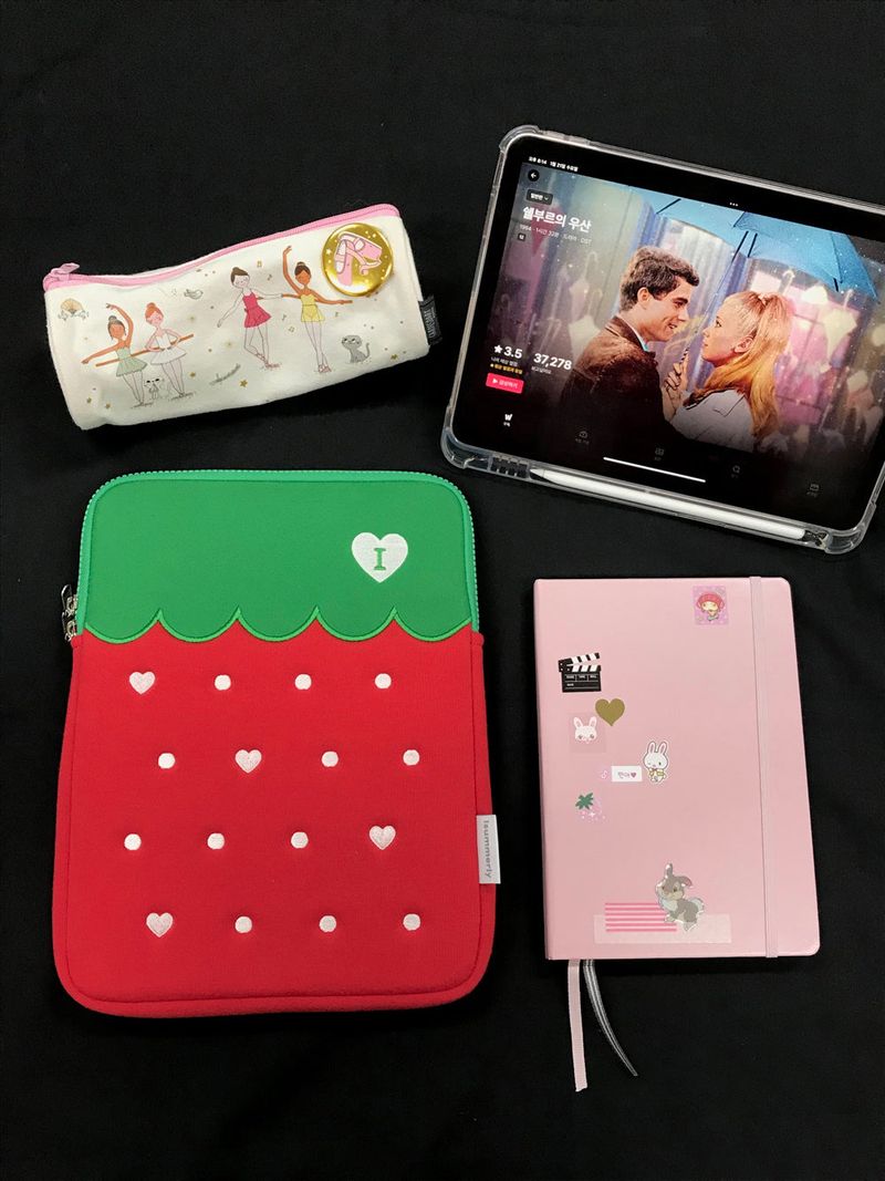 love berry Tablet pouch 11inch / 2 colors