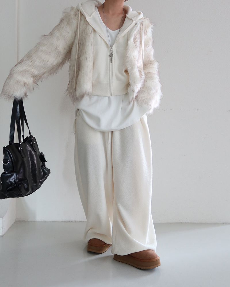 Fluffy fleece hooded zip-up jacket