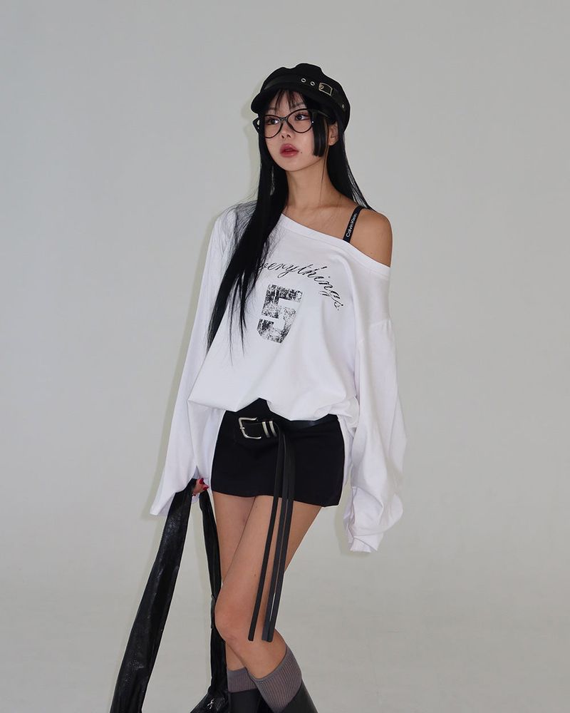 Delight-J(ディライトジェイ)の「Chance unbalanced off-shoulder loose fit T-shirt(Tops)」