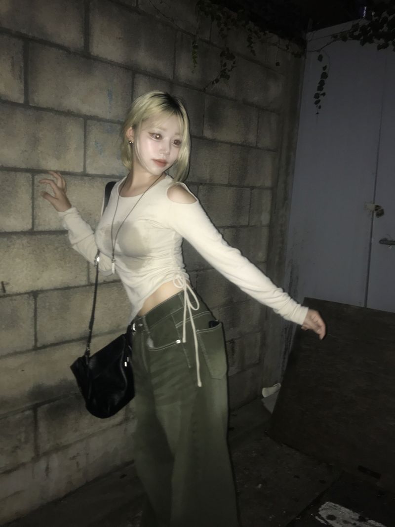 shoulder slit printing side shirring T-shirt