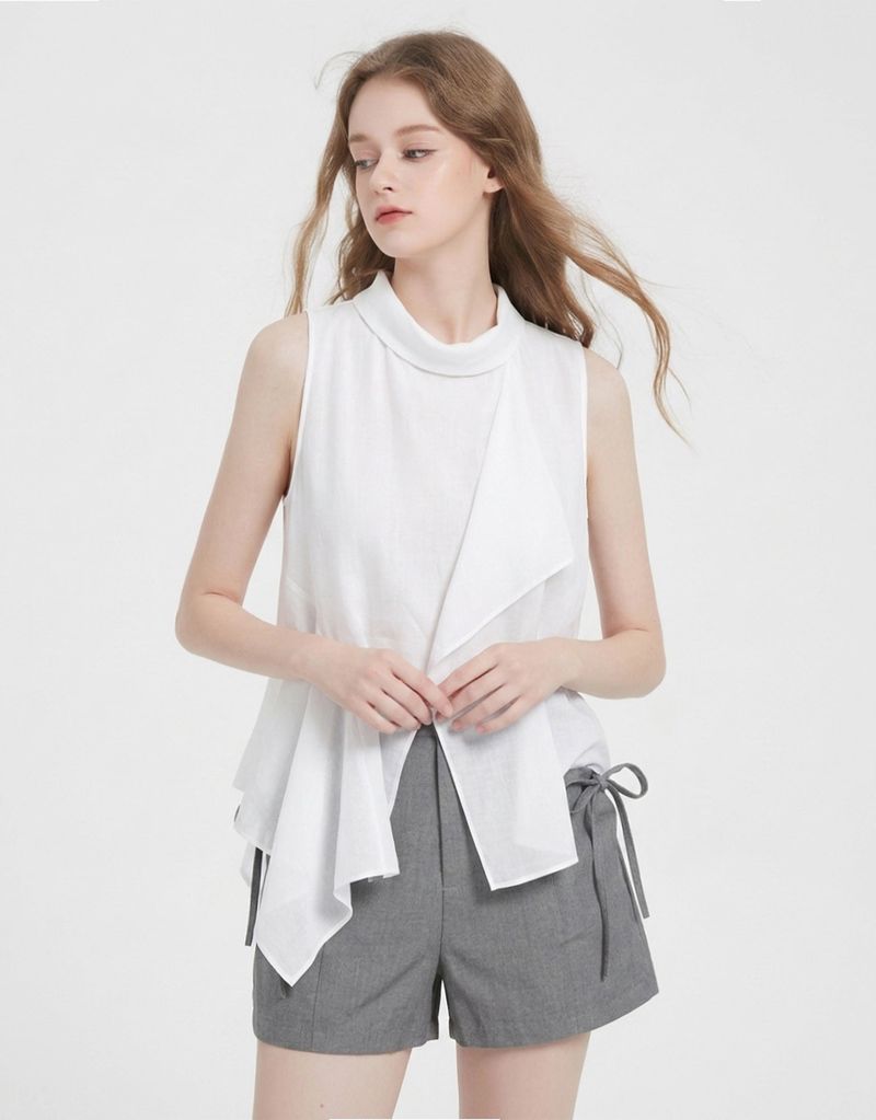 TWEEDY-A（ツウィーディア）の「ルーンハイネックアンバランスドレープレイヤードスリーブレスブラウス White（トップス）」