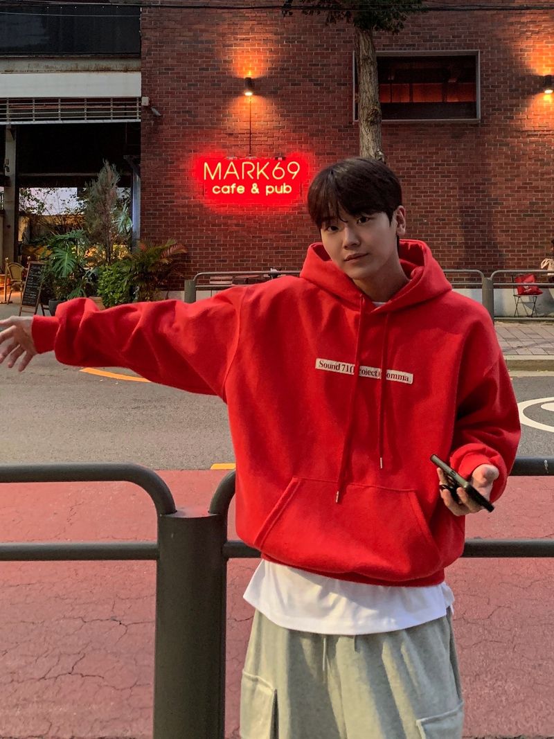 CM Render PREMIUM HOODIE