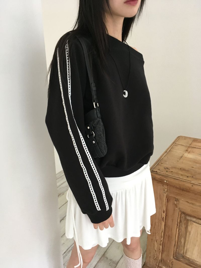 Romer lace point off-shoulder sweatshirt