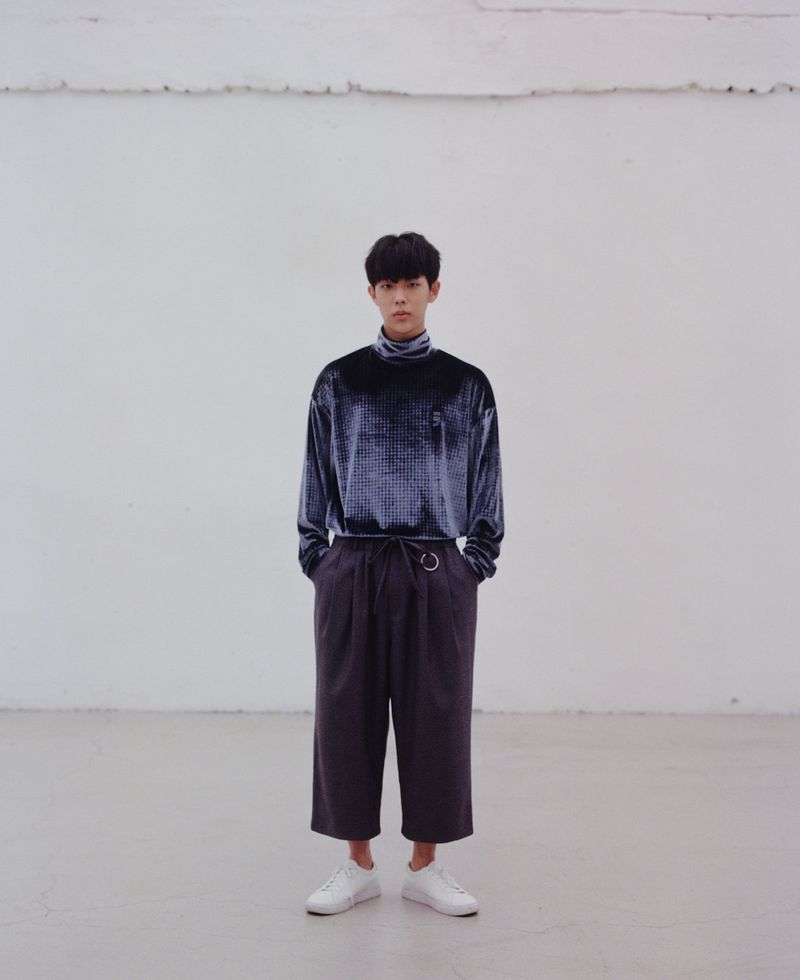 HOUNDS-TOOTH VELVET TURTLE-NECK TEE (Charcoal)