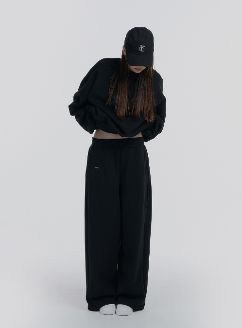 [mnem] pintuck logo jogger pants (black)