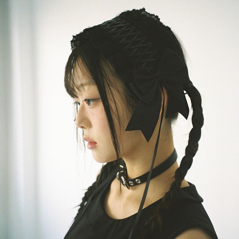 Gothic Lace-Up Headdress - Black 