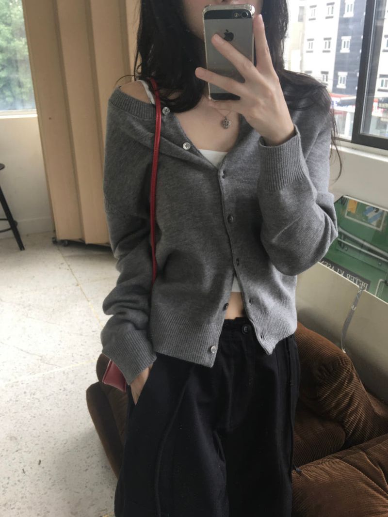 moroi(モロイ)の「Round Neck Cardigan(Tops)」
