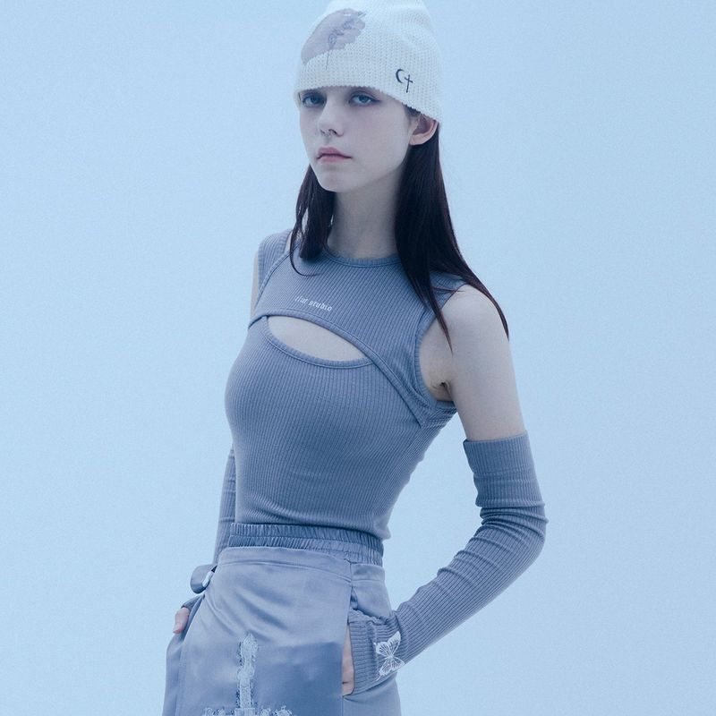 CLUT STUDIO(クラットスタジオ)の「0 5 cut out warmer top - GREY(Tops)」
