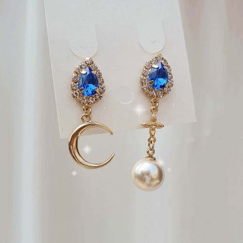 aimelbie（アイメルビー）の「ブルークリスタルアンドザムーンイヤリング（アクセサリー）」