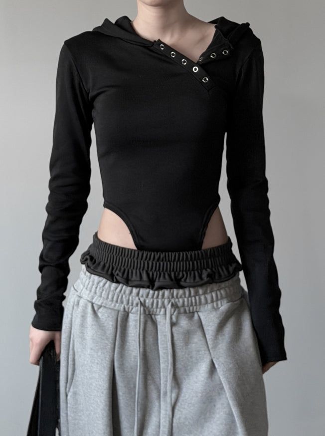 mnem（ムネム）の「Cutout Bodysuit Unbalance Snap Hood（Tops）」