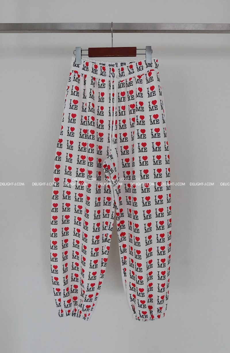 I love lettering jogger pants
