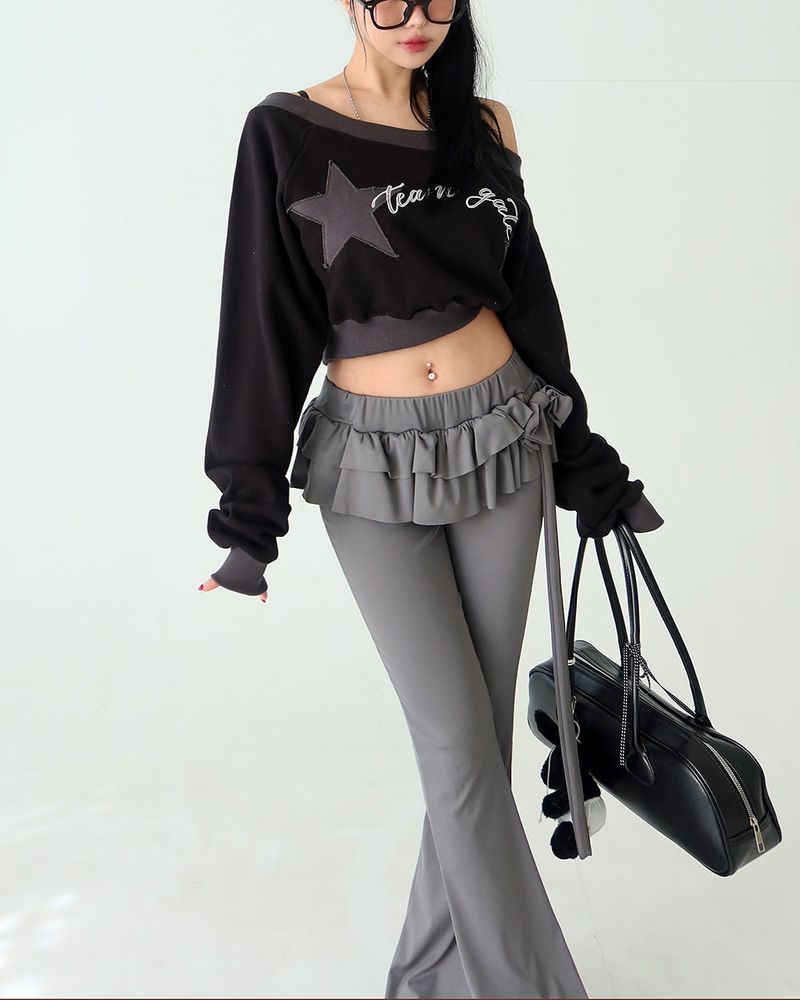 Star patch off-shoulder cropped sweatshirt