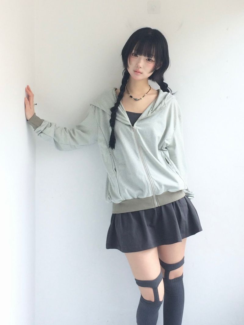 ner.ui.bin（ノエビン）の「アンバランスド ピンストライプ フーデッド ジップアップ（ジャケット/アウター）」