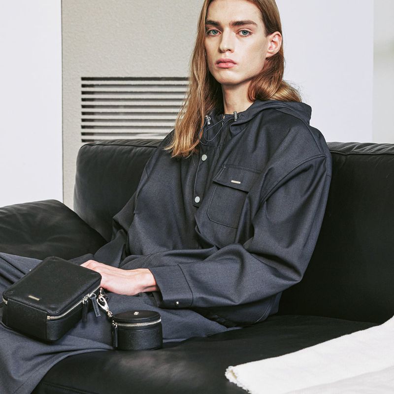 saffiano square circle room bag