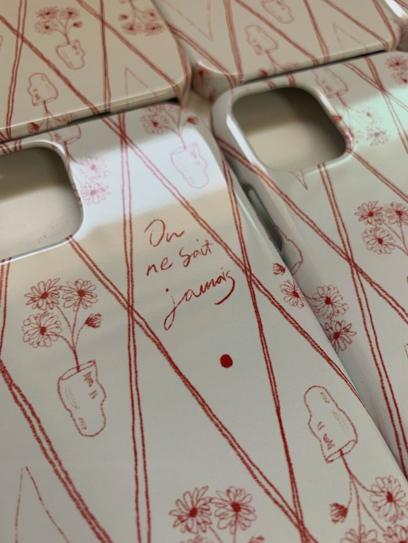 On ne sait jamais Phone Case