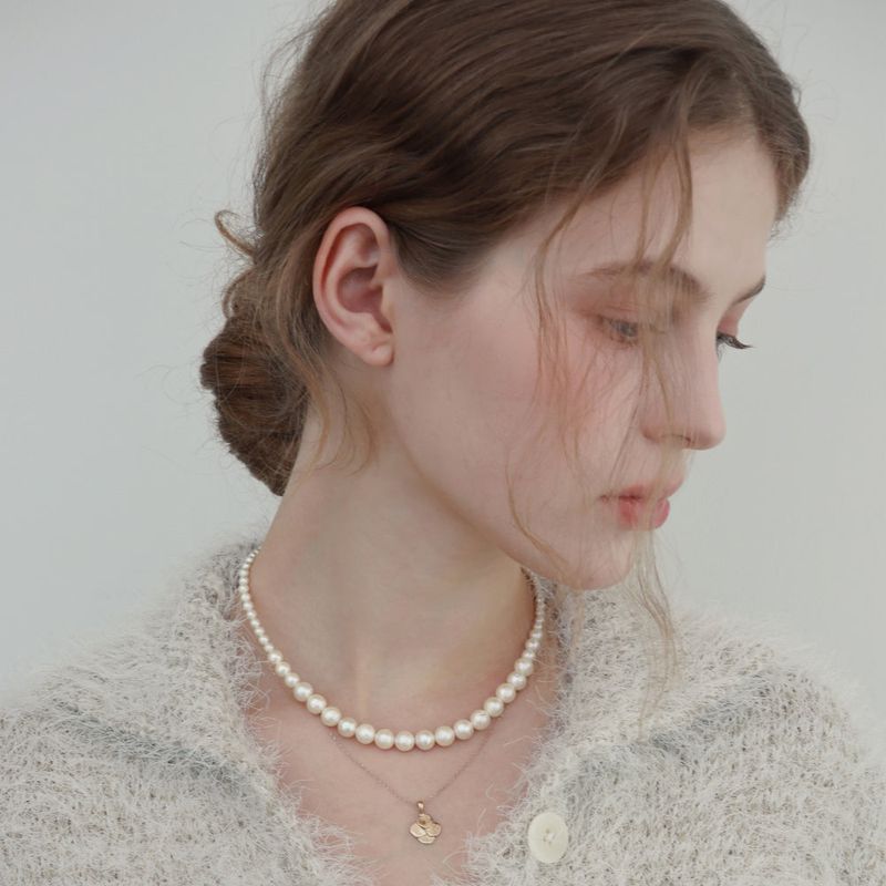 The Fluffy Pearl Va Necklace