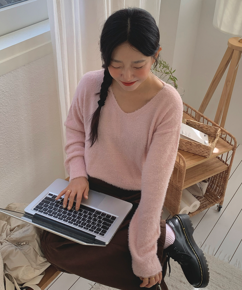 Soft Angora V-neck knitwear