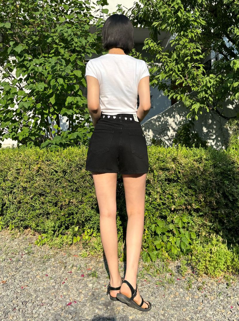 HEART EMBROIDERED BLACK DENIM SHORTS code 18206