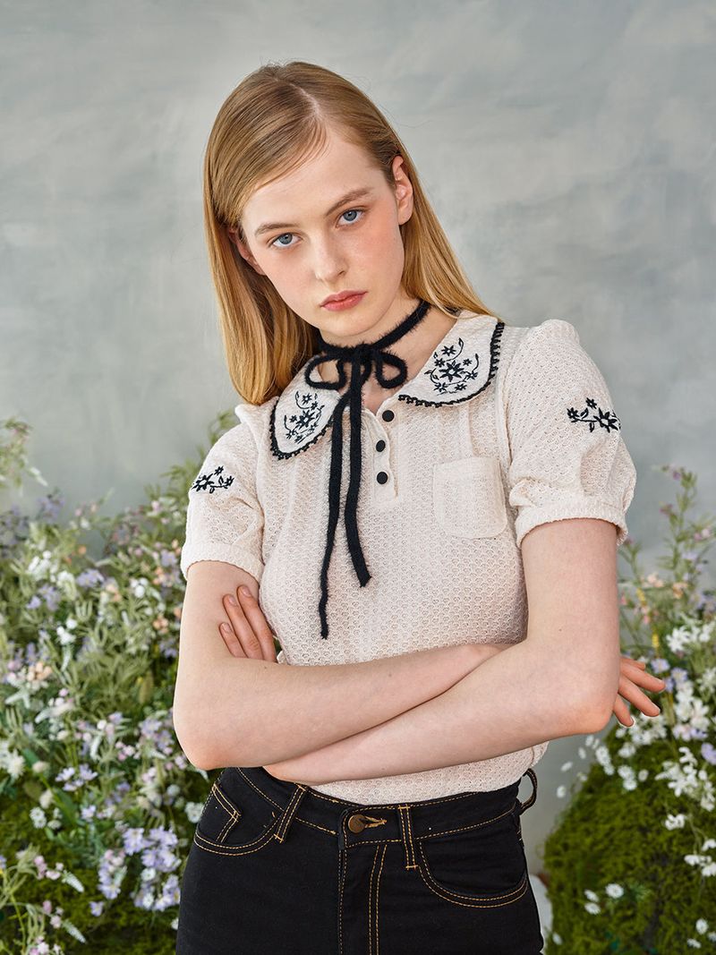 Black Flower Round Collar Knit