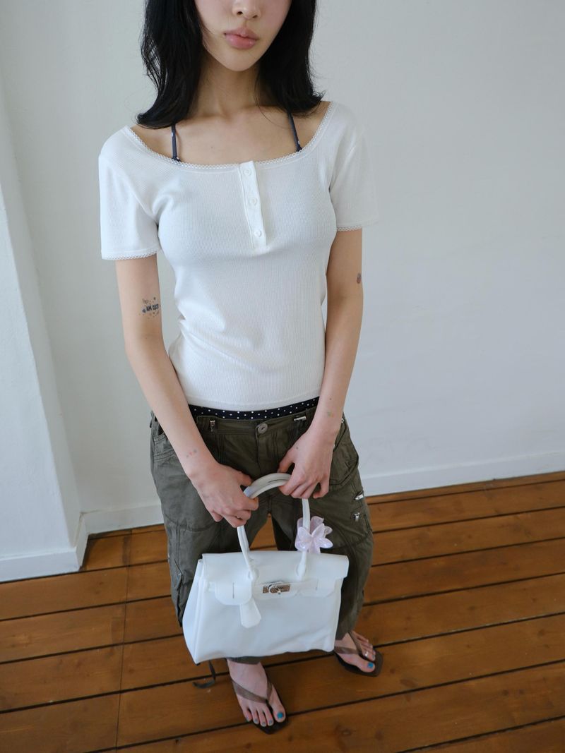 wide neck lace t