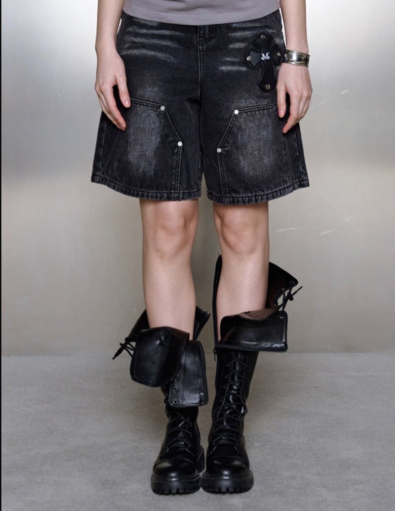 MUCENT（ムセント）の「PRESET CROSS LEATHER PATCH DOUBLEKNEE BERMUDA DENIM PANTS UNISEX (2COLOR)（Pants）」