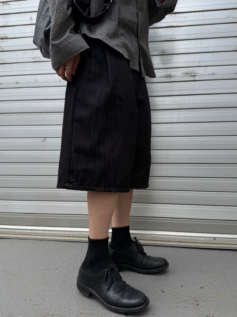 Moeen pocket pintuck raw denim bermuda