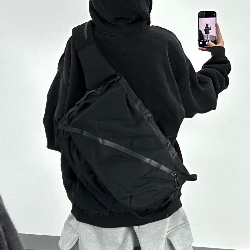 PEARCLAN（ペアクラン）の「スラッシュメッセンジャーバッグ（バッグ）」