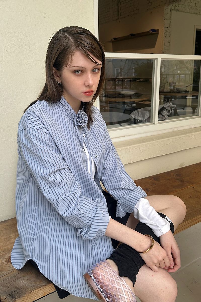 BROOCH STRIPE SHIRT_DUSTY BLUE