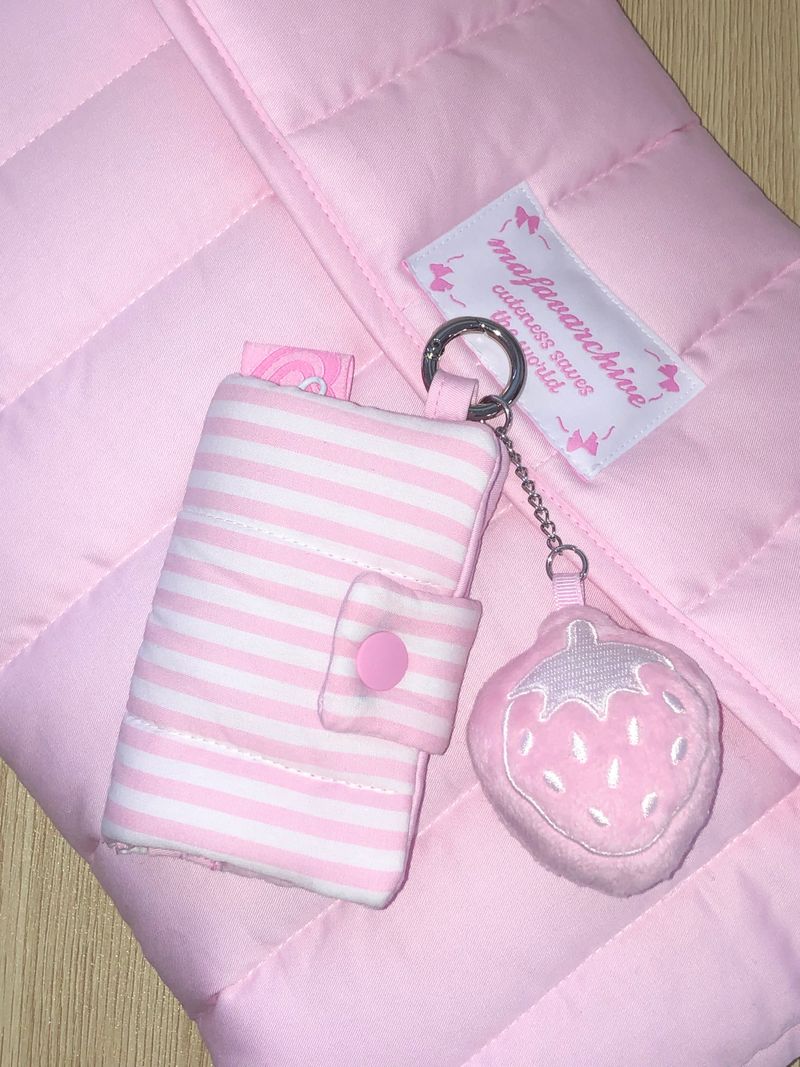 MAFAVARCHIVE(マイフェイブアーカイブ)の「もこもこ財布(2タイプ)(スマホグッズ/小物)」