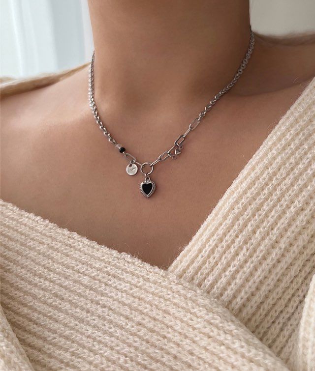 Acer rojo(アセルロジョ)の「bru Kitchi Black Heart Chic Hip Necklace(Accessories)」
