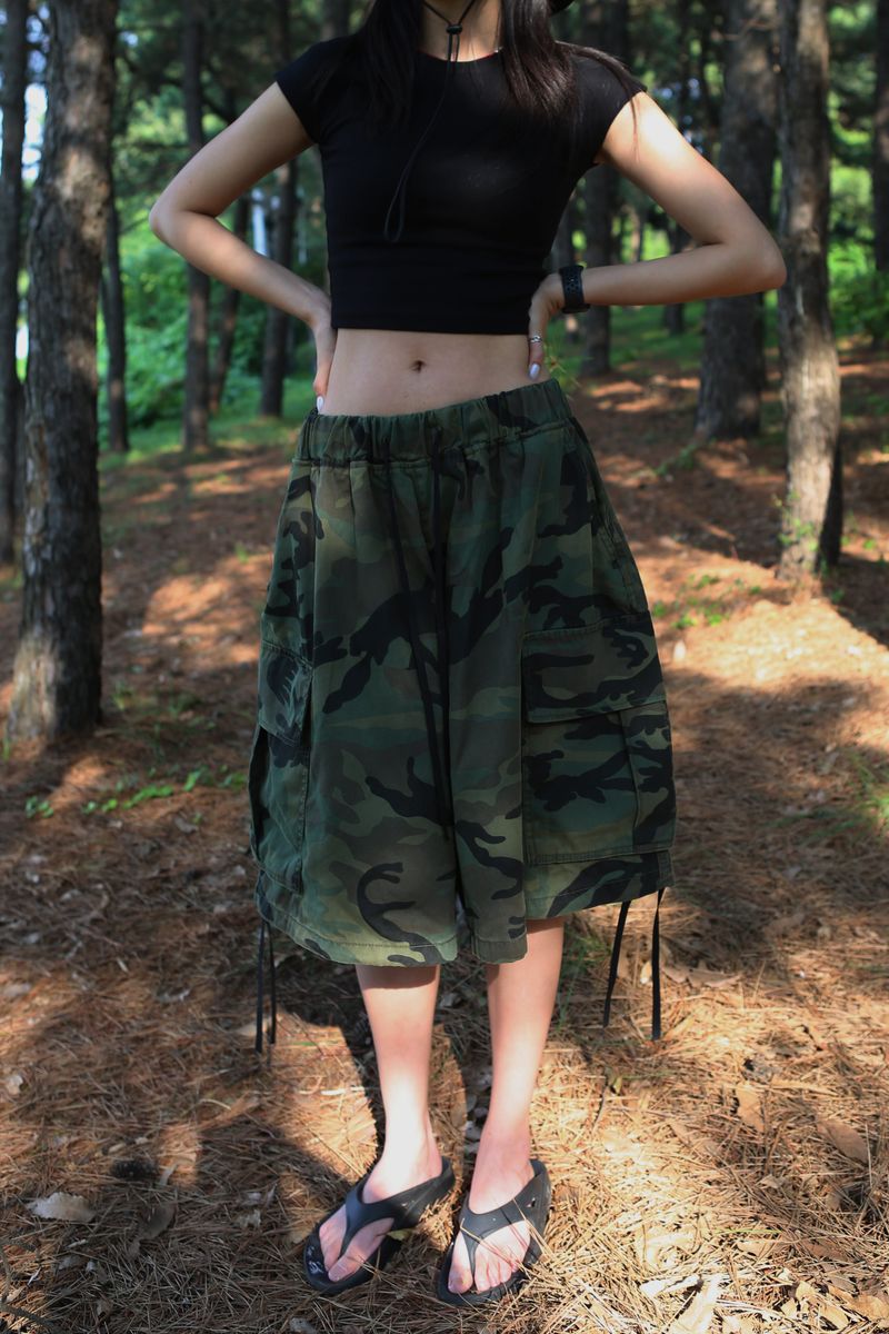 CAMO WIDE BERMUDA CARGO PANTS