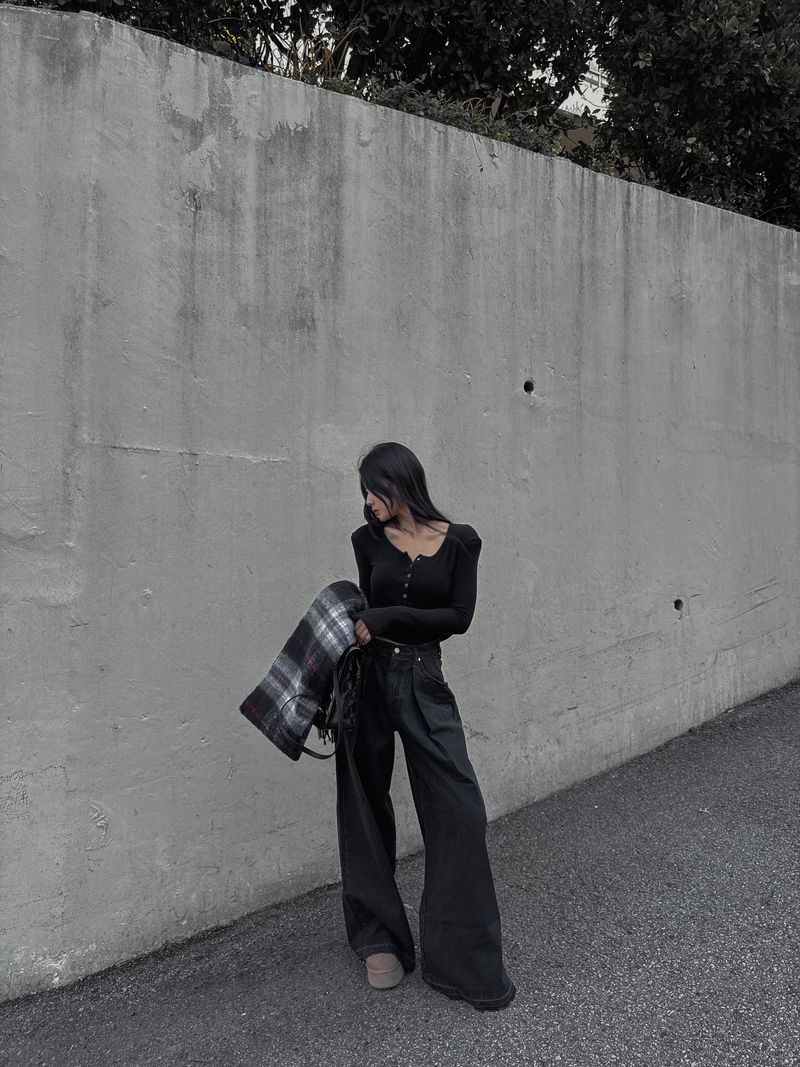 long-sleeved shirt with a U-neck