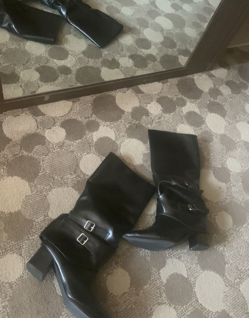Kendall Buckle Loose Boots