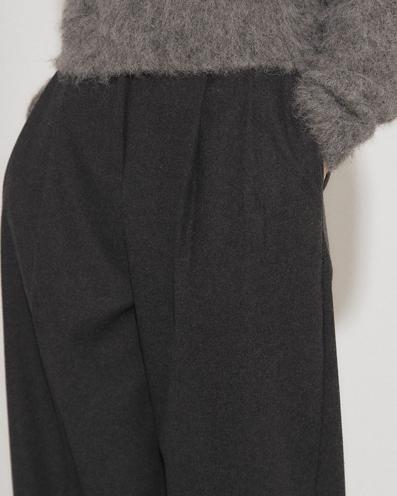 WOOL DOUBLE PLEATED SLACKS [CHARCOAL]