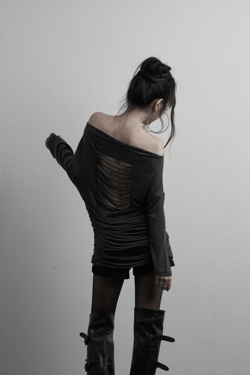 [label] back damage off-shoulder top (charcoal)